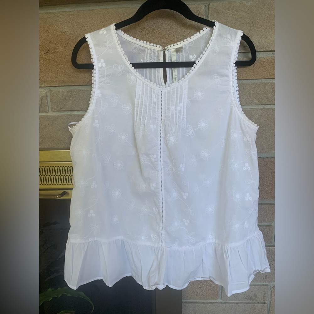 LC Lauren Conrad White Pleated Ruffled Blouse